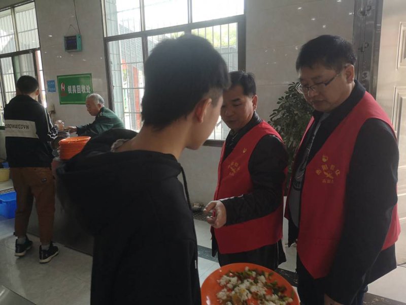 经济贸易系党总支开展“厉行节约 杜绝餐饮浪费”--光盘行动志愿服务活动