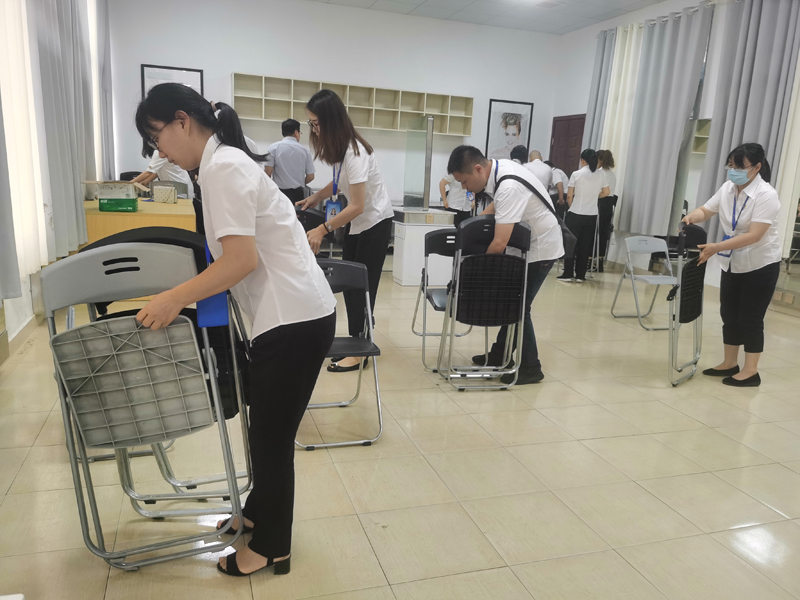 经贸系党总支组织开展“党旗在基层高高飘扬”主题党日---志愿服务活动