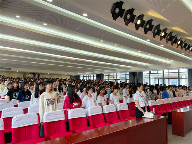 逐梦新征程--2023年经贸旅游学院新生入学教育