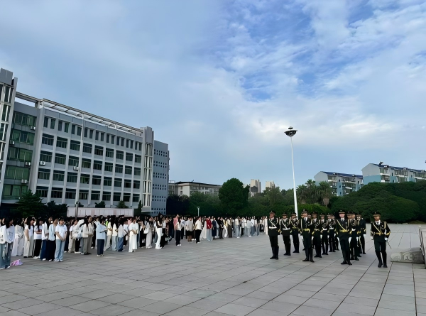 匠心筑梦，技能成才——经贸旅游学院举行国旗下讲话活动