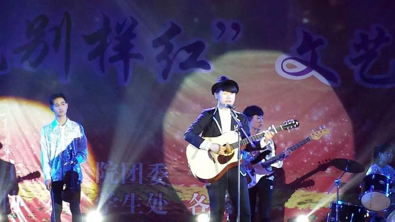 “123”乐队参加学院文艺晚会表演