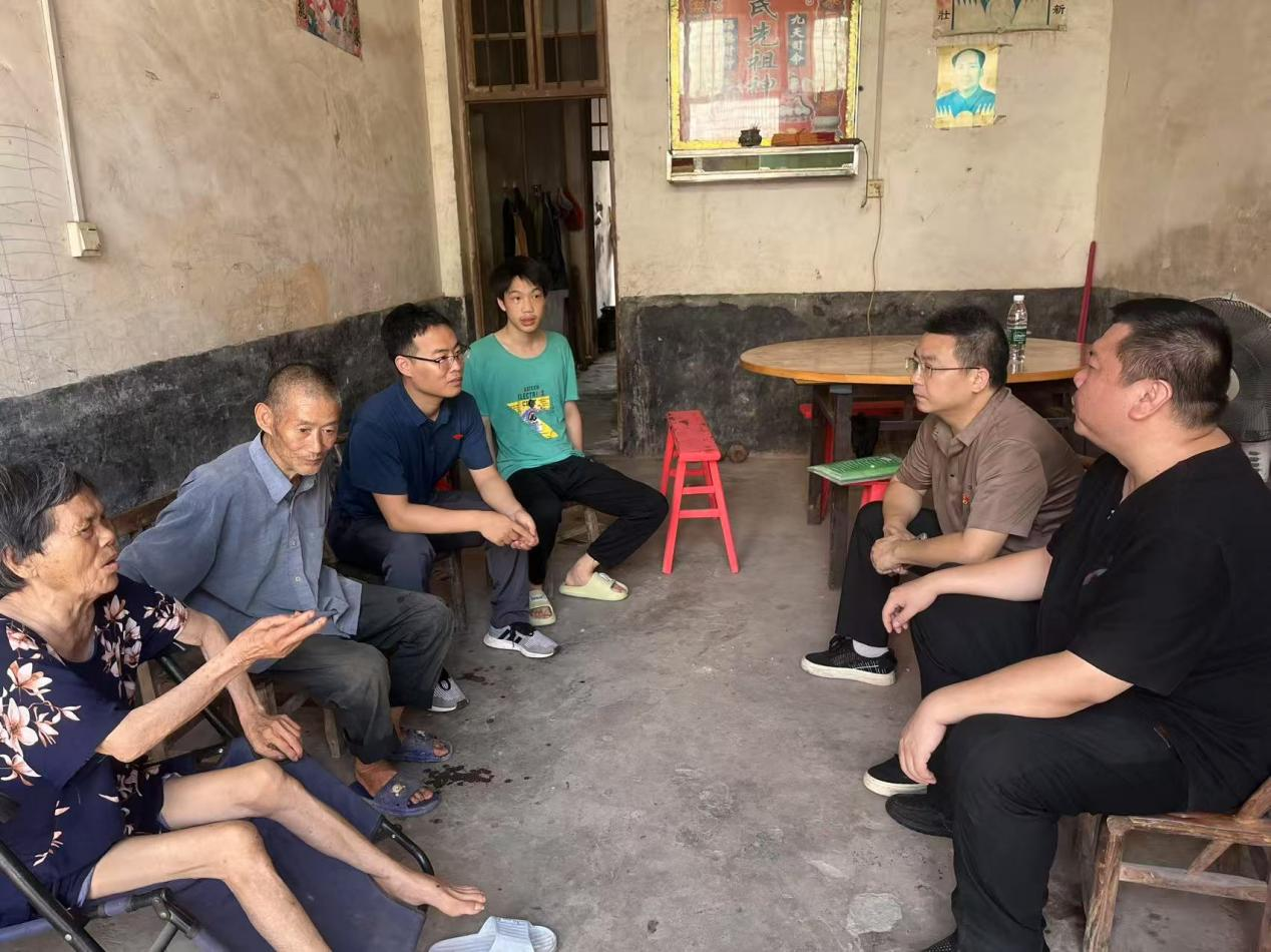 家校携手护归途 温情家访续新章