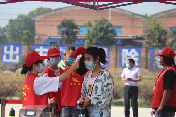 衡阳技师学院:“衡阳群众”青年志愿者助力开学复课