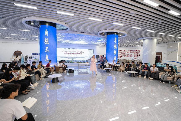 衡阳技师学院开展第二期《恰同学少年》 共读会