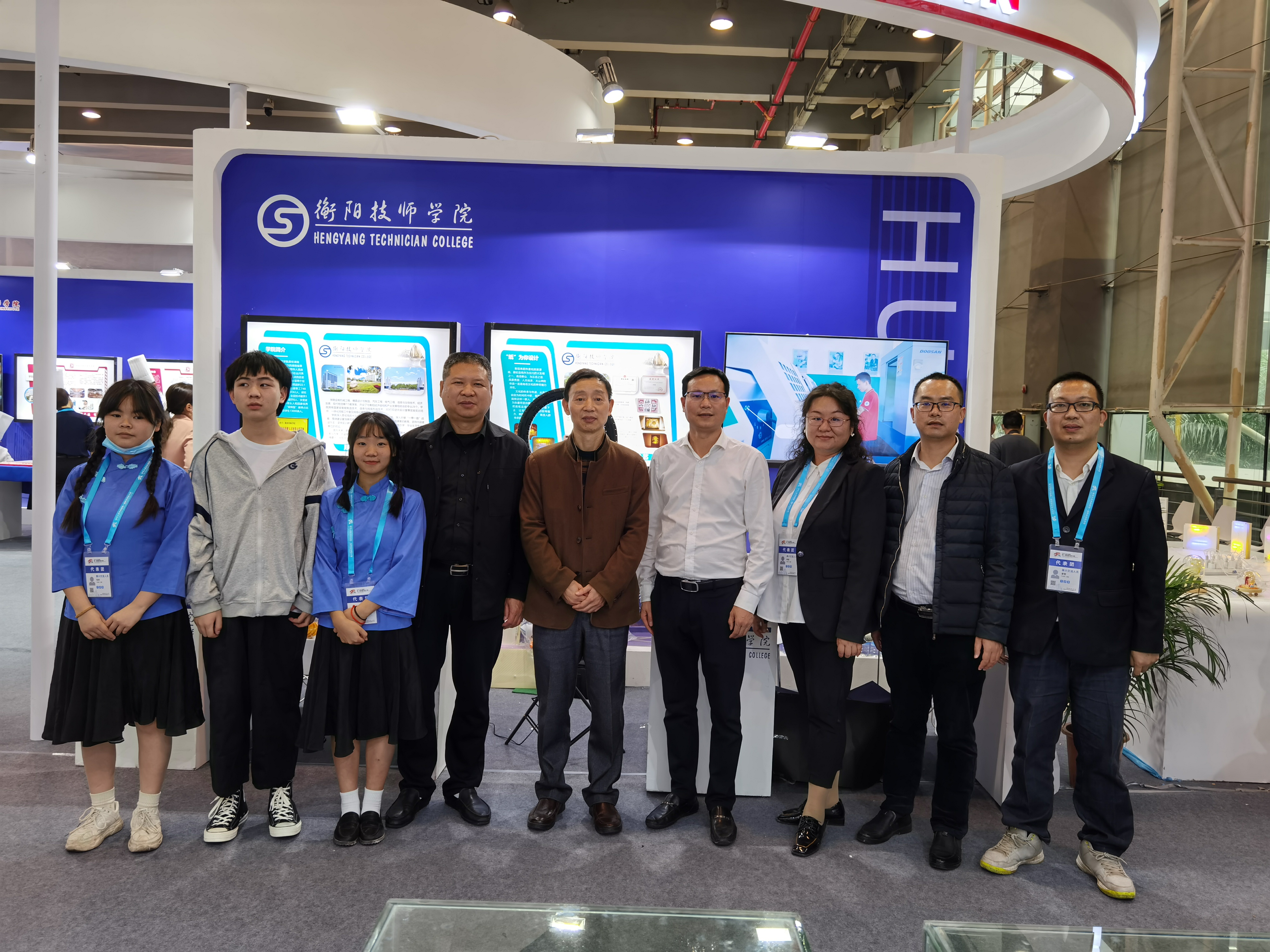 “纸雕灯”吸引众人眼球！衡阳技师学院参加首届全国技能展示交流活动