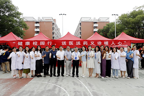 “健康校园行，送医送药义诊暖人心”活动在我院开展