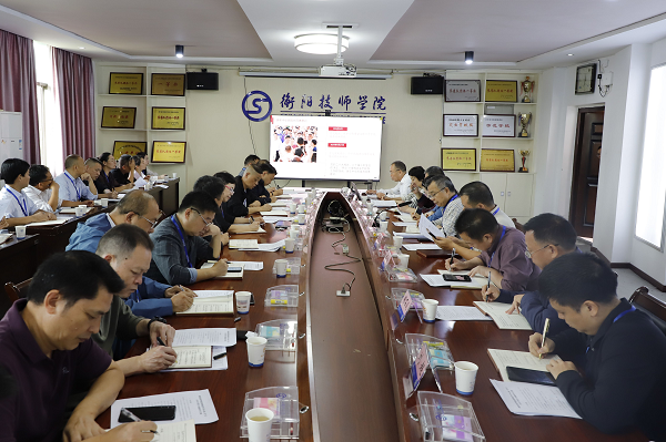 学院党委理论学习中心组(扩大)举行2025年第9次集体学习