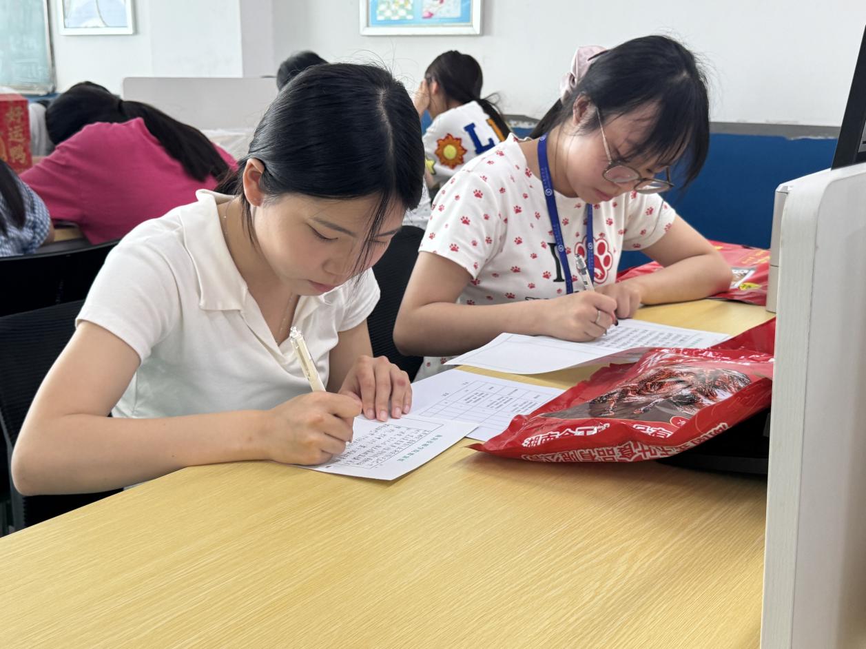 以赛促学展风采，直播带货砺技能